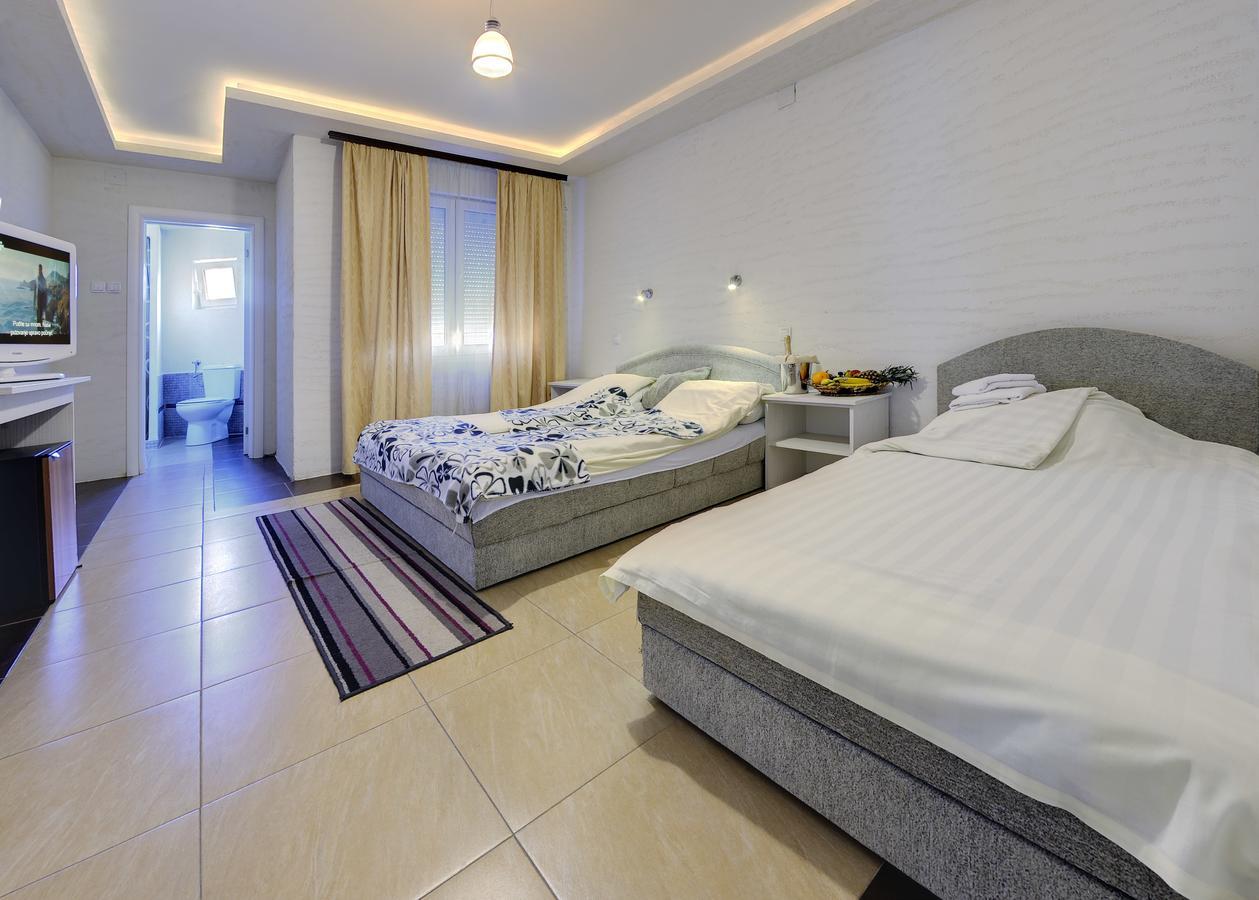 Hôtel Vila Etna à Ugrinovci  Chambre photo
